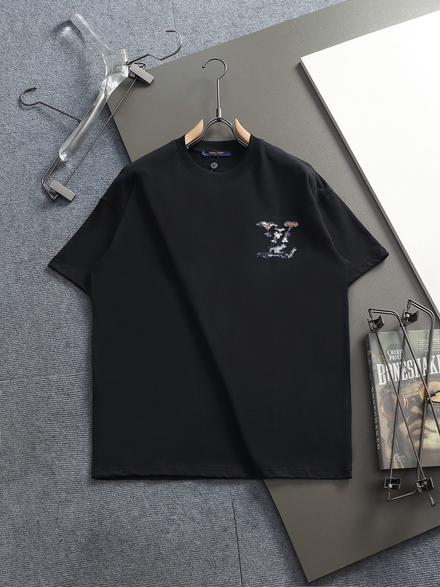 Louis Vuitton 26SS 1V 新品 走秀款 大logo刺绣短袖T恤 短袖不在千篇一律的大众脸