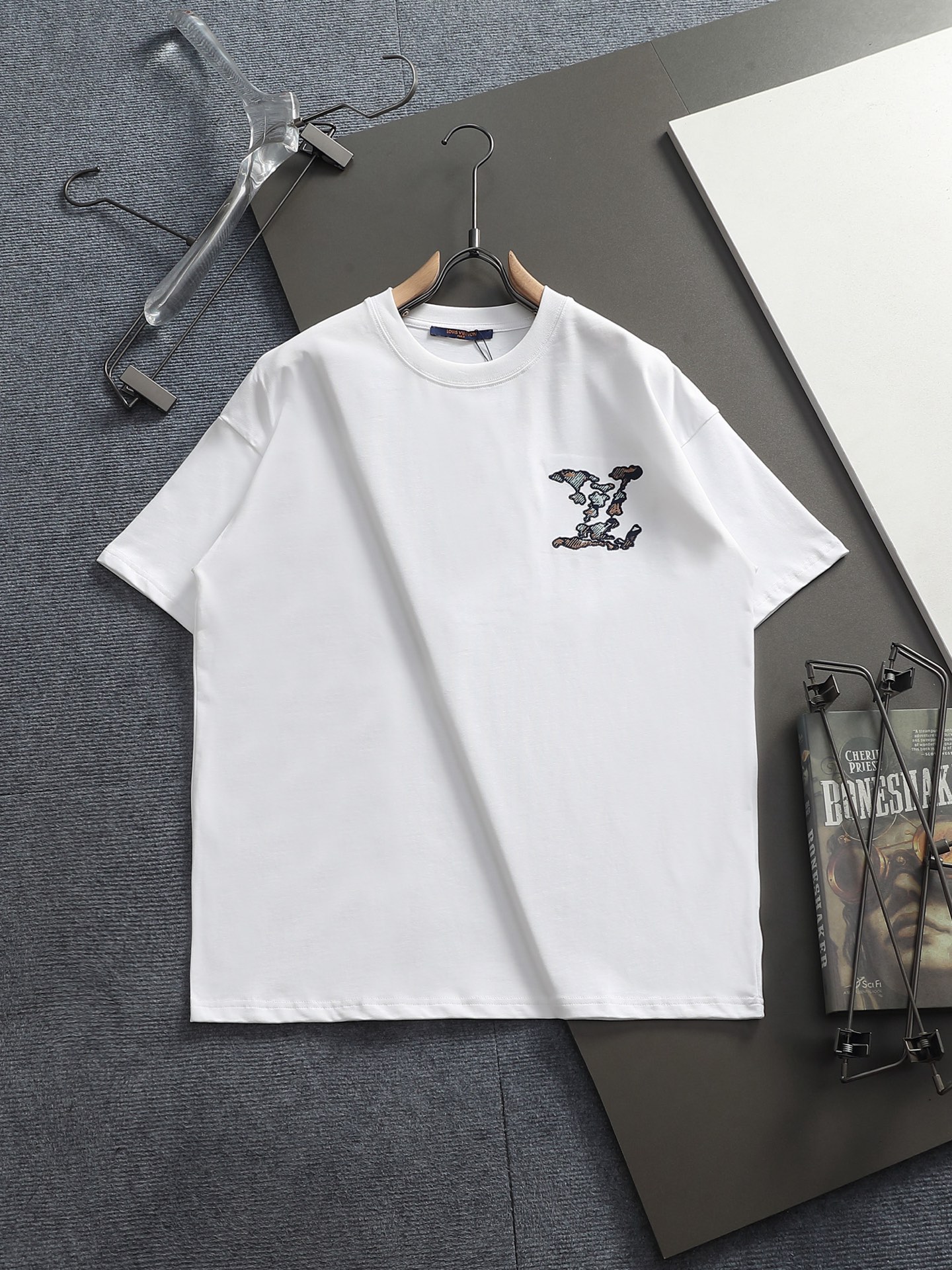 Louis Vuitton 26SS 1V 新品 走秀款 大logo刺绣短袖T恤 短袖不在千篇一律的大众脸