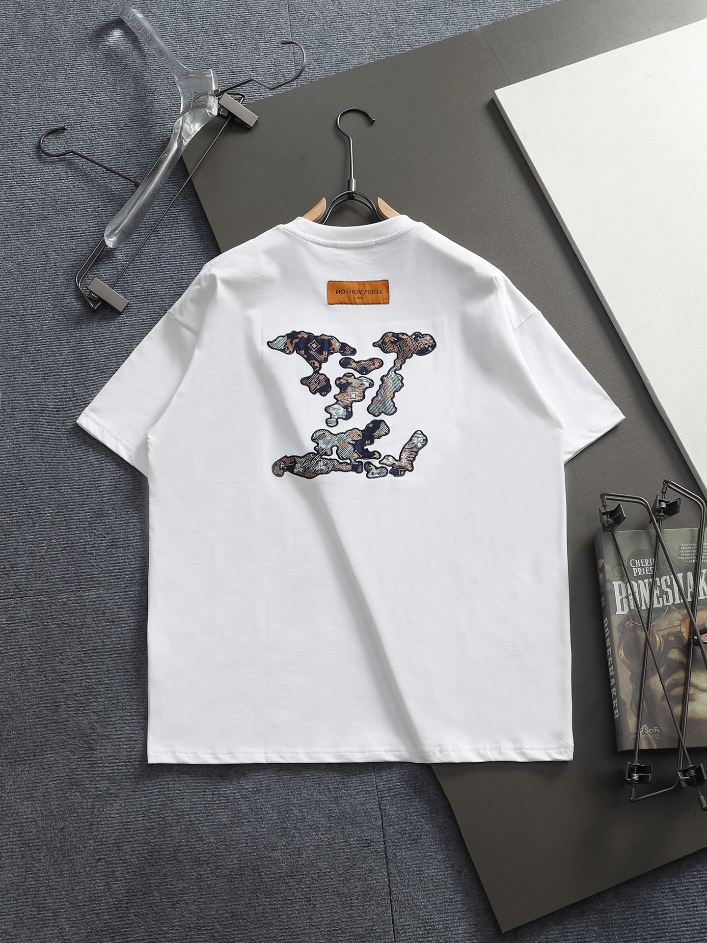 Louis Vuitton 26SS 1V 新品 走秀款 大logo刺绣短袖T恤 短袖不在千篇一律的大众脸