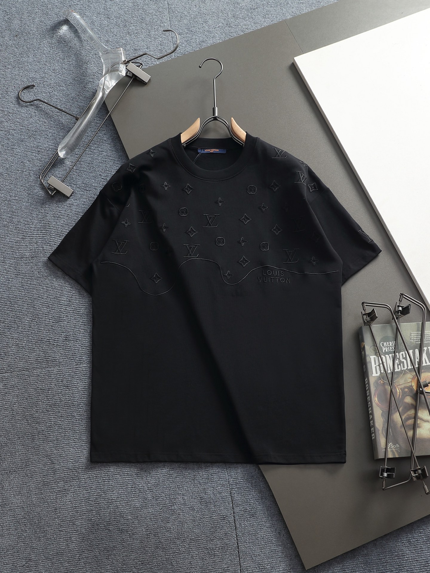 Louis Vuitton 26SS 1V 新品 走秀款 大logo刺绣短袖T恤 短袖不在千篇一律的大众脸