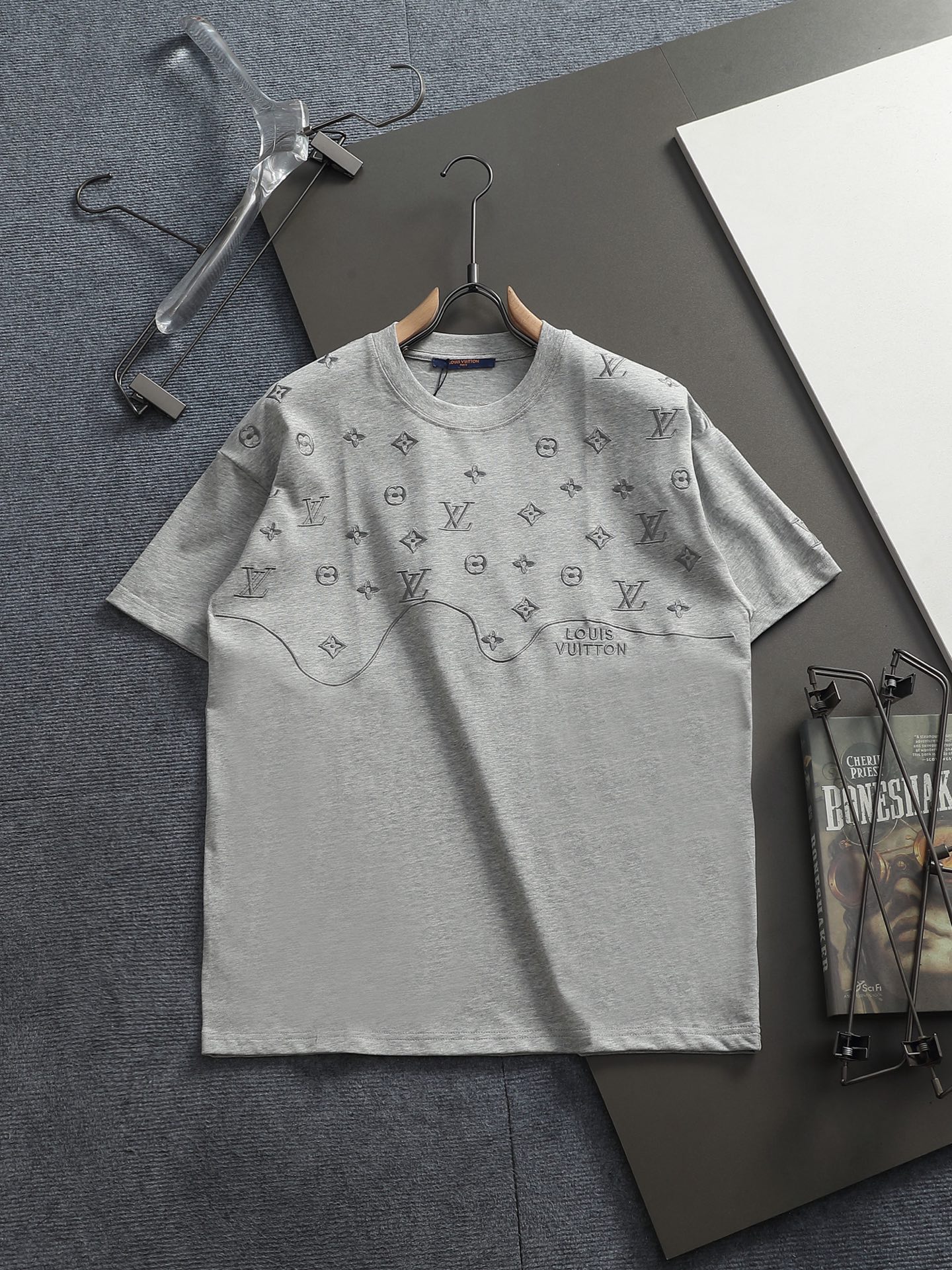 Louis Vuitton 26SS 1V 新品 走秀款 大logo刺绣短袖T恤 短袖不在千篇一律的大众脸