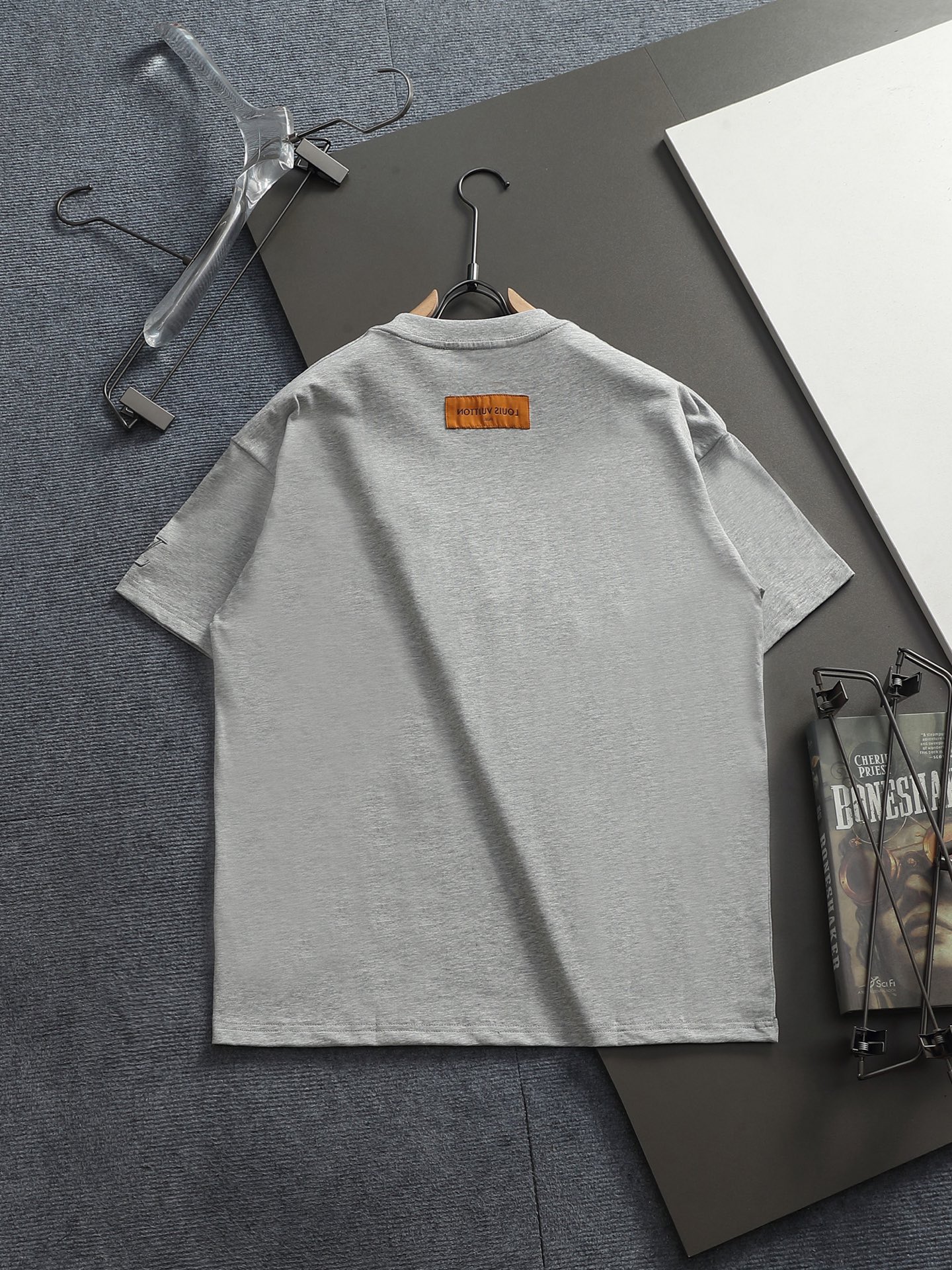 Louis Vuitton 26SS 1V 新品 走秀款 大logo刺绣短袖T恤 短袖不在千篇一律的大众脸