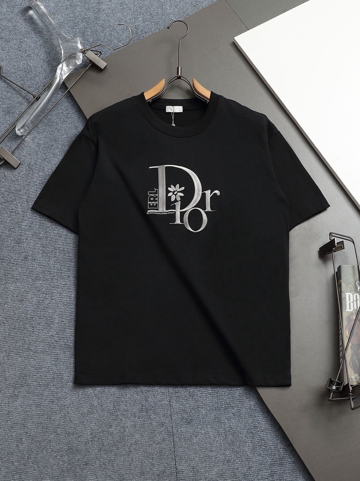 Dior DIOR迪奥 CD 花卉字母Logo标识精工刺绣