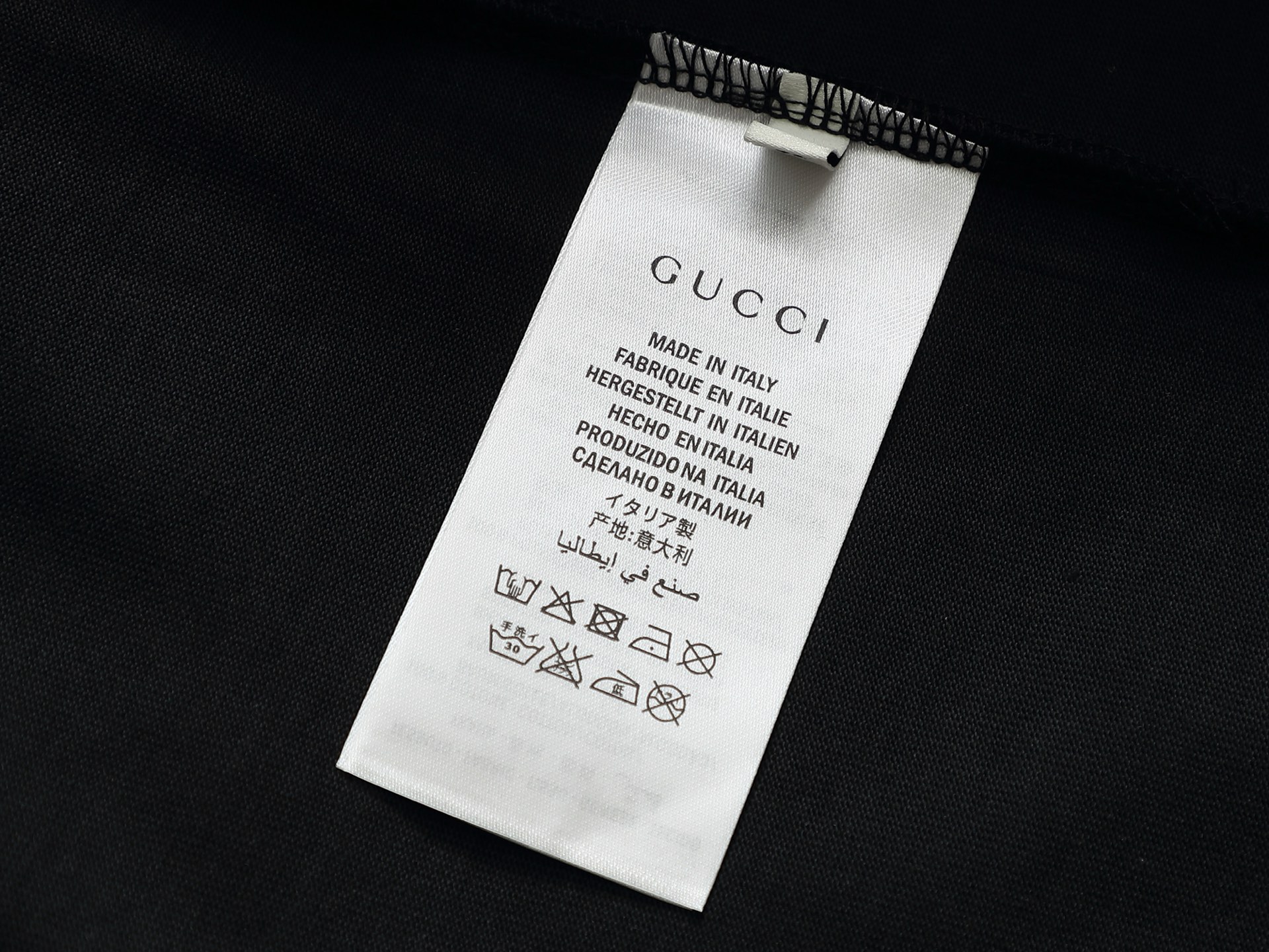 Gucci 高品质Gucci 古驰 以“Original Gucci”格言和品牌独特的绿色和红色为特色的印花短袖
