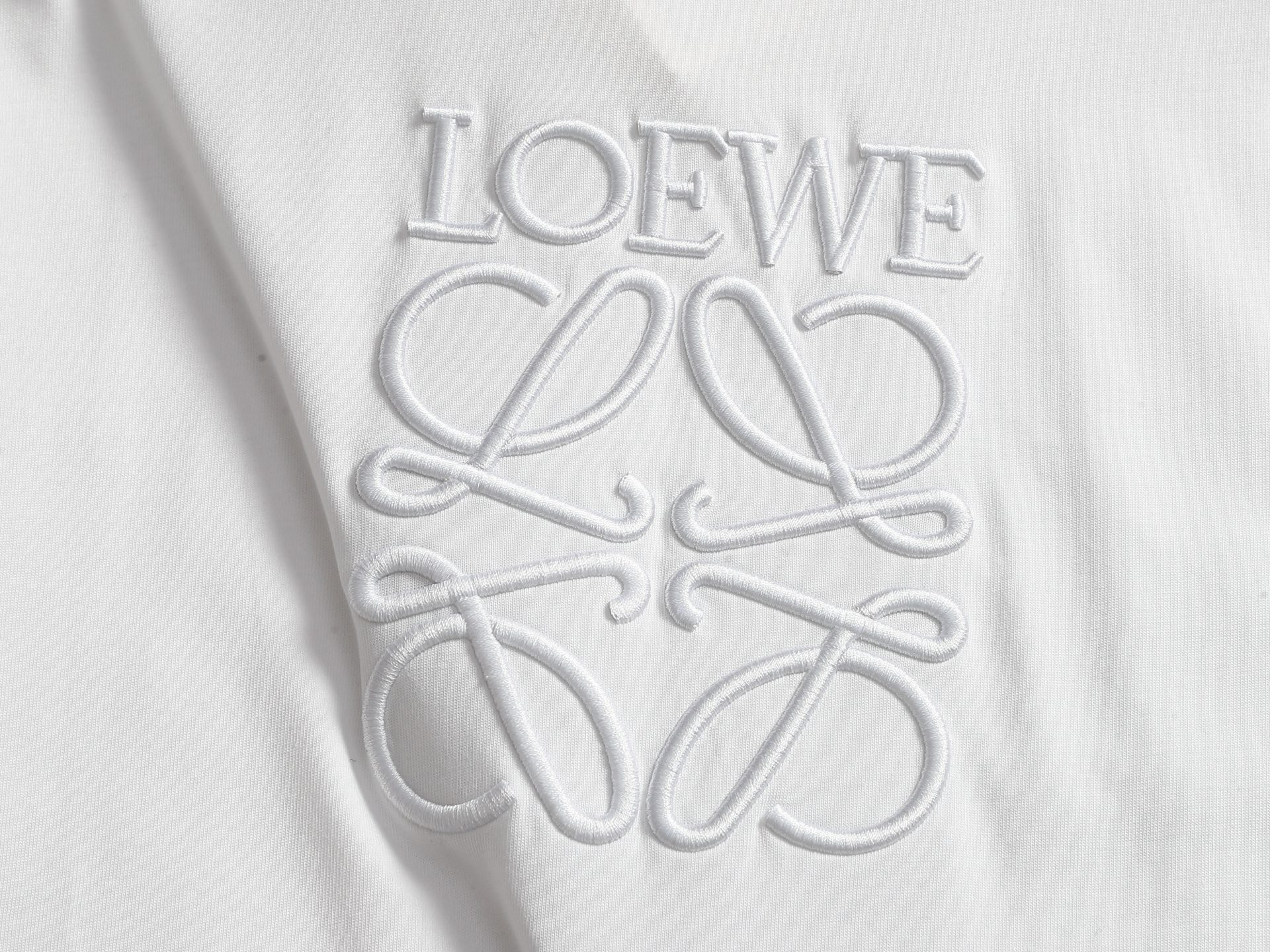 Loewe LOEWE 罗意威 最新最 LOGO植绒刺绣刺绣 最 的品质 短袖 制作工艺进口面料
