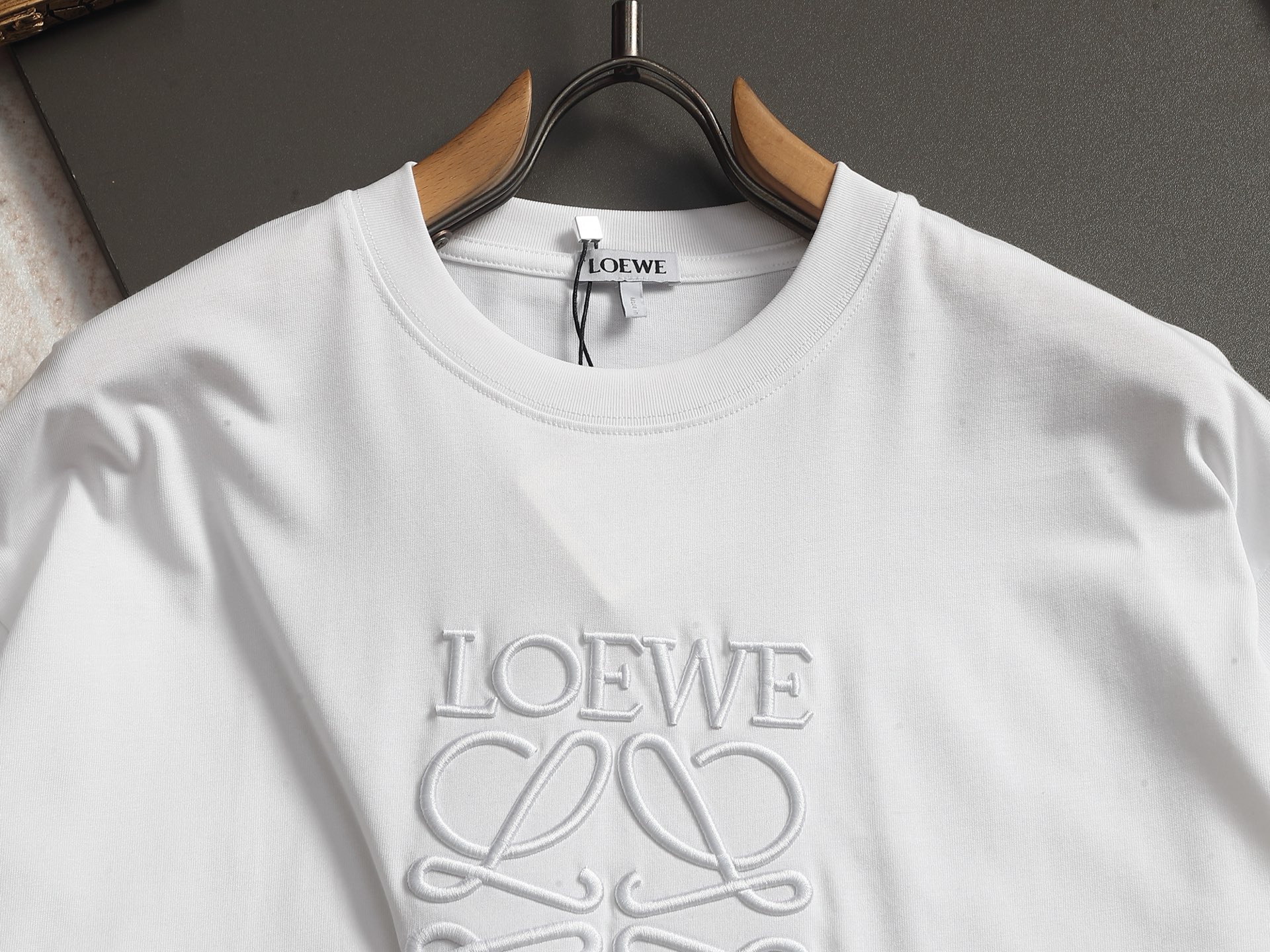 Loewe LOEWE 罗意威 最新最 LOGO植绒刺绣刺绣 最 的品质 短袖 制作工艺进口面料