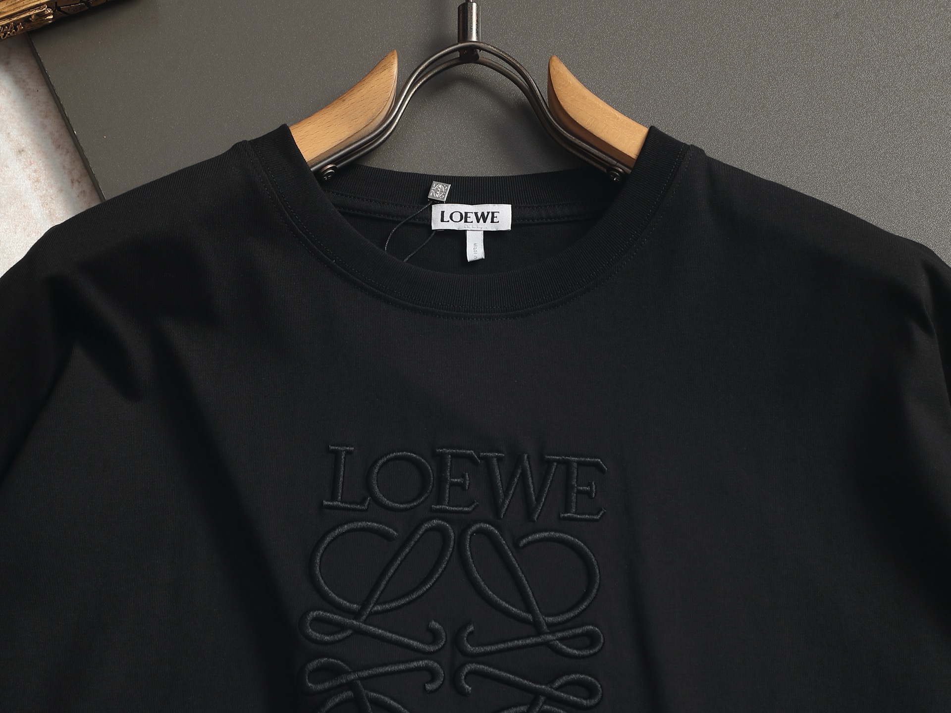 Loewe LOEWE 罗意威 最新最 LOGO植绒刺绣刺绣 最 的品质 短袖 制作工艺进口面料