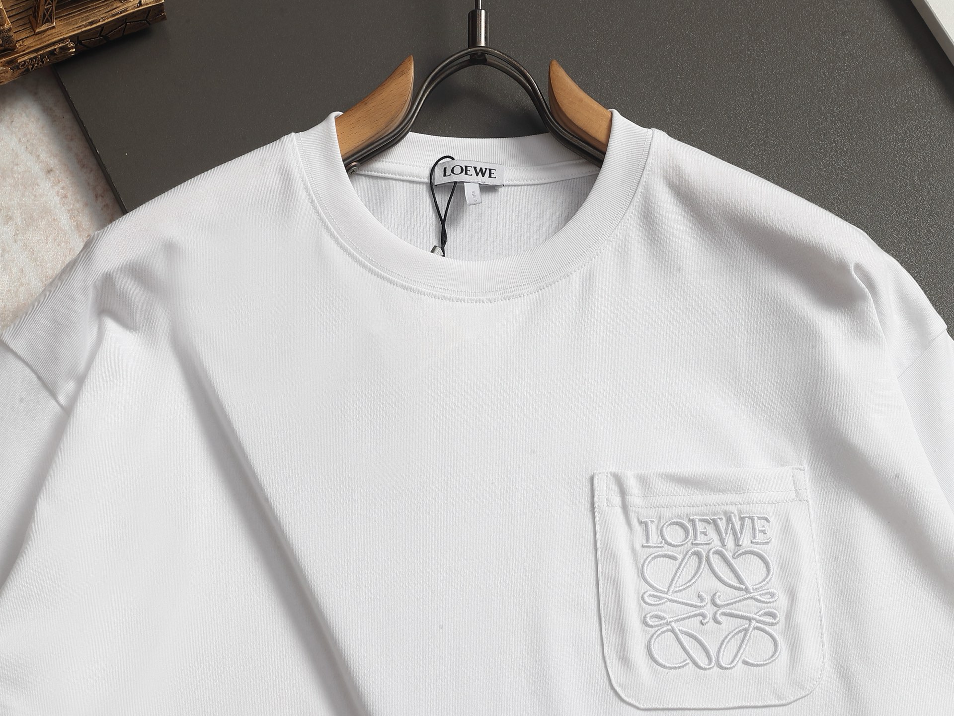 Loewe LOEWE 罗意威 最新最 LOGO植绒刺绣刺绣 最 的品质 短袖 制作工艺进口面料