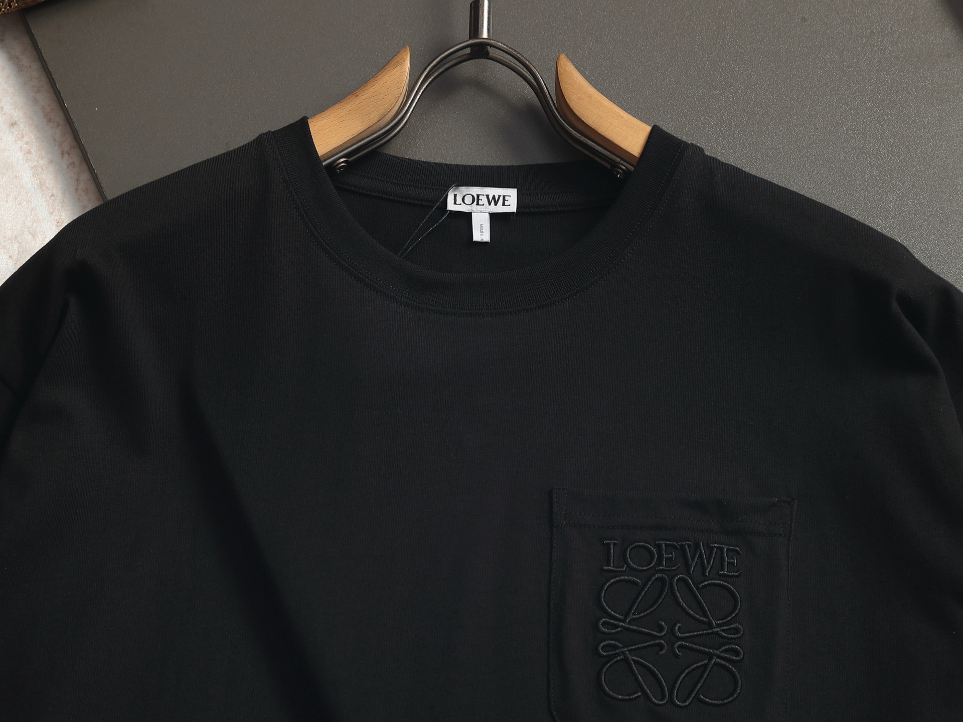 Loewe LOEWE 罗意威 最新最 LOGO植绒刺绣刺绣 最 的品质 短袖 制作工艺进口面料