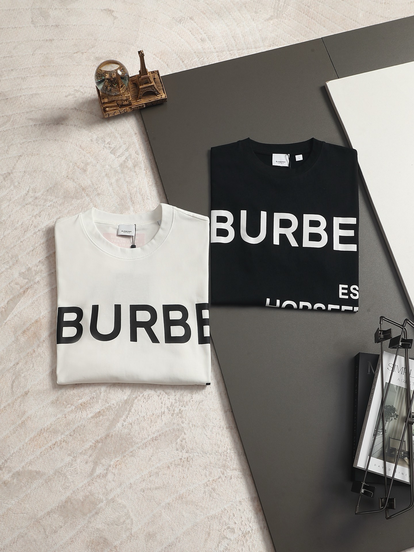 Burberry BURBERRY BBR 巴宝莉 新款独家限定 最新最 双杠英文字母印花logo 精美重工艺 280克洗水面料T恤作为奢侈界的龙头