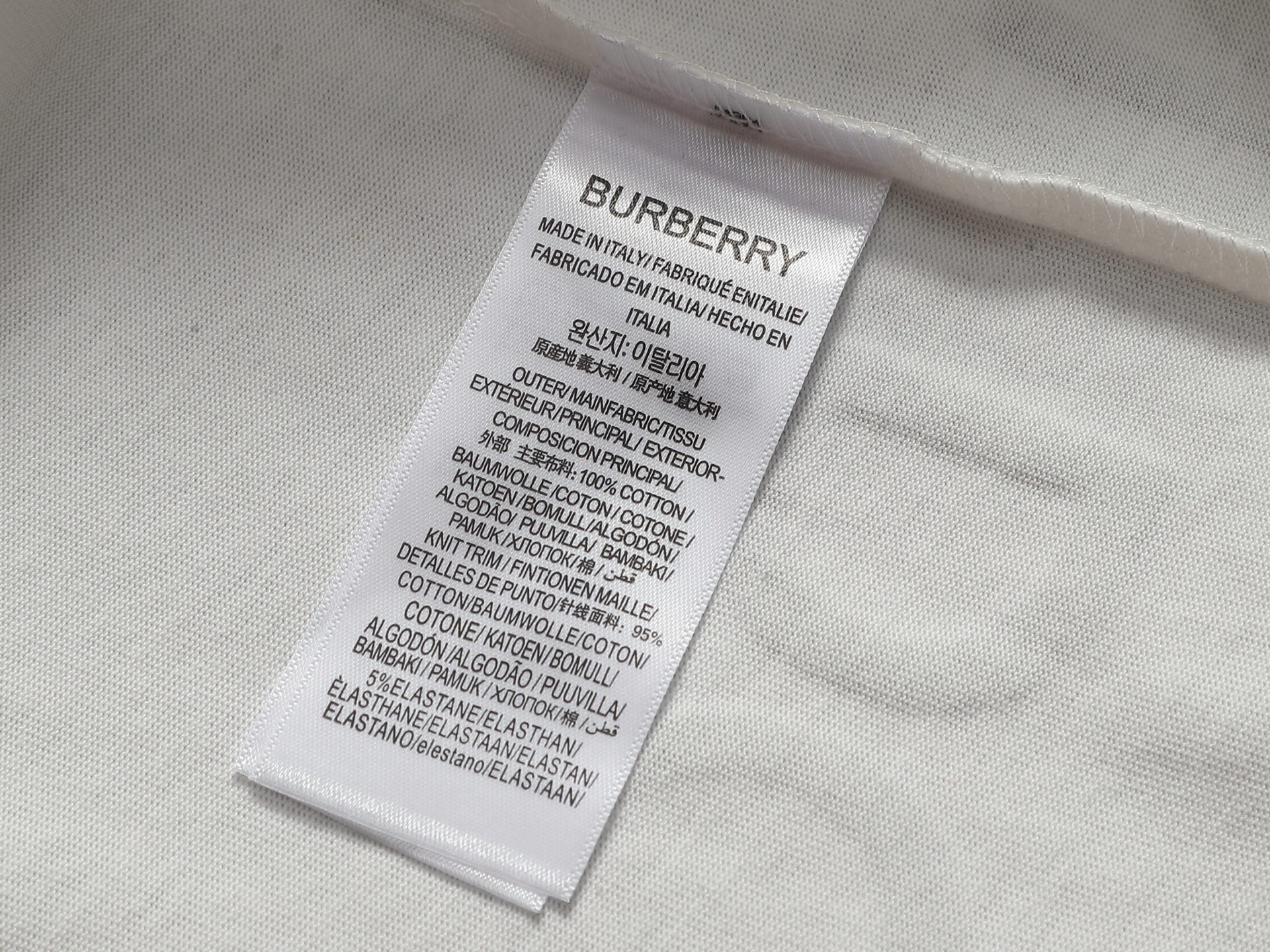 Burberry BURBERRY BBR 巴宝莉 新款独家限定 最新最 双杠英文字母印花logo 精美重工艺 280克洗水面料T恤作为奢侈界的龙头