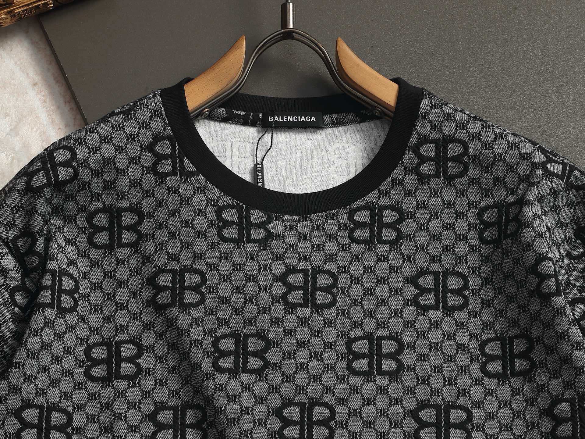 Balenciaga BALENCIAGA 巴黎世家 字母提花毛巾T恤 针织提花短袖 定制面料采用威化布织法