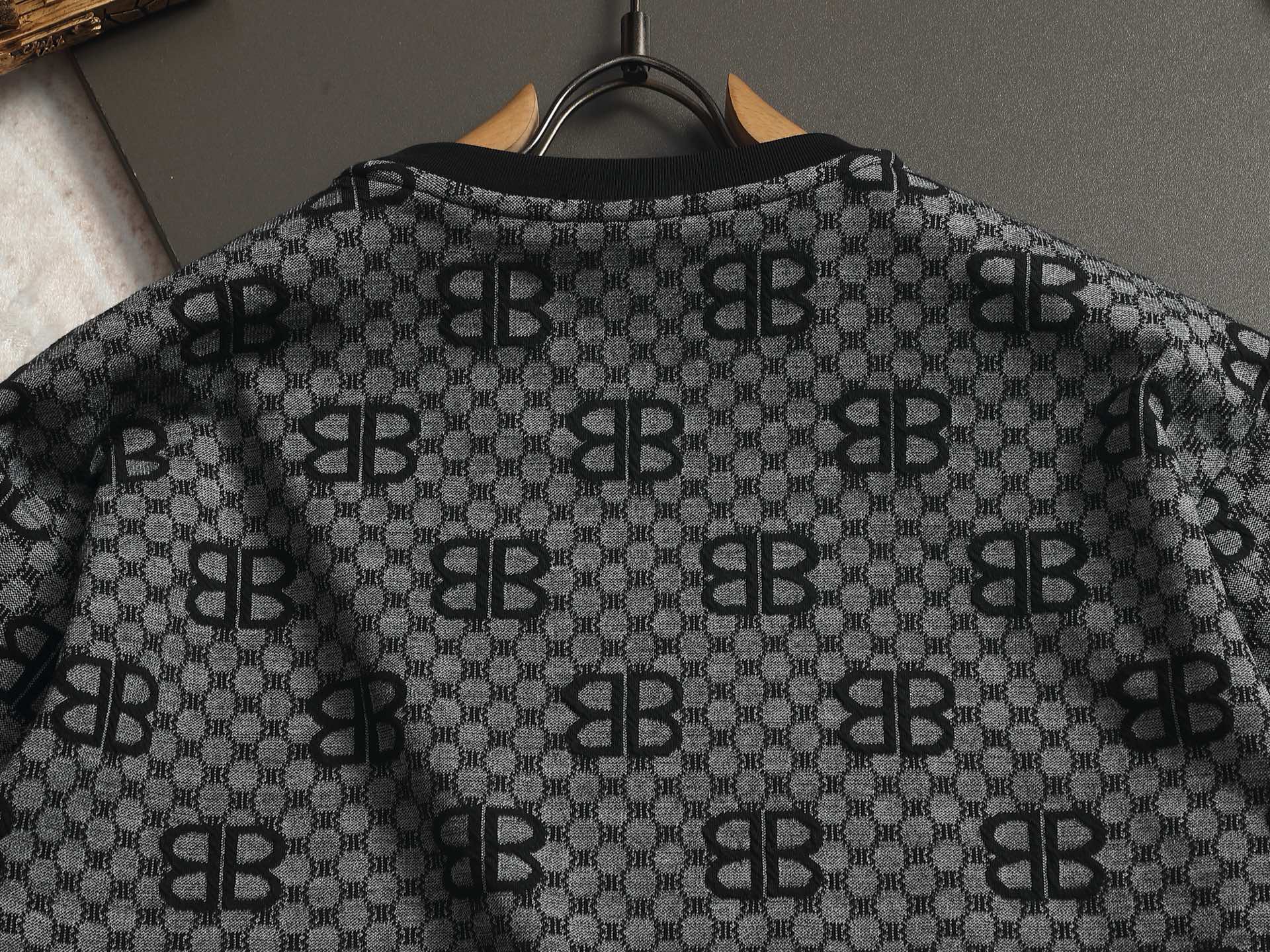 BALENCIAGA 巴黎世家 字母提花毛巾T恤 针织提花短袖 定制面料采用威化布织法，提花针织工艺，版