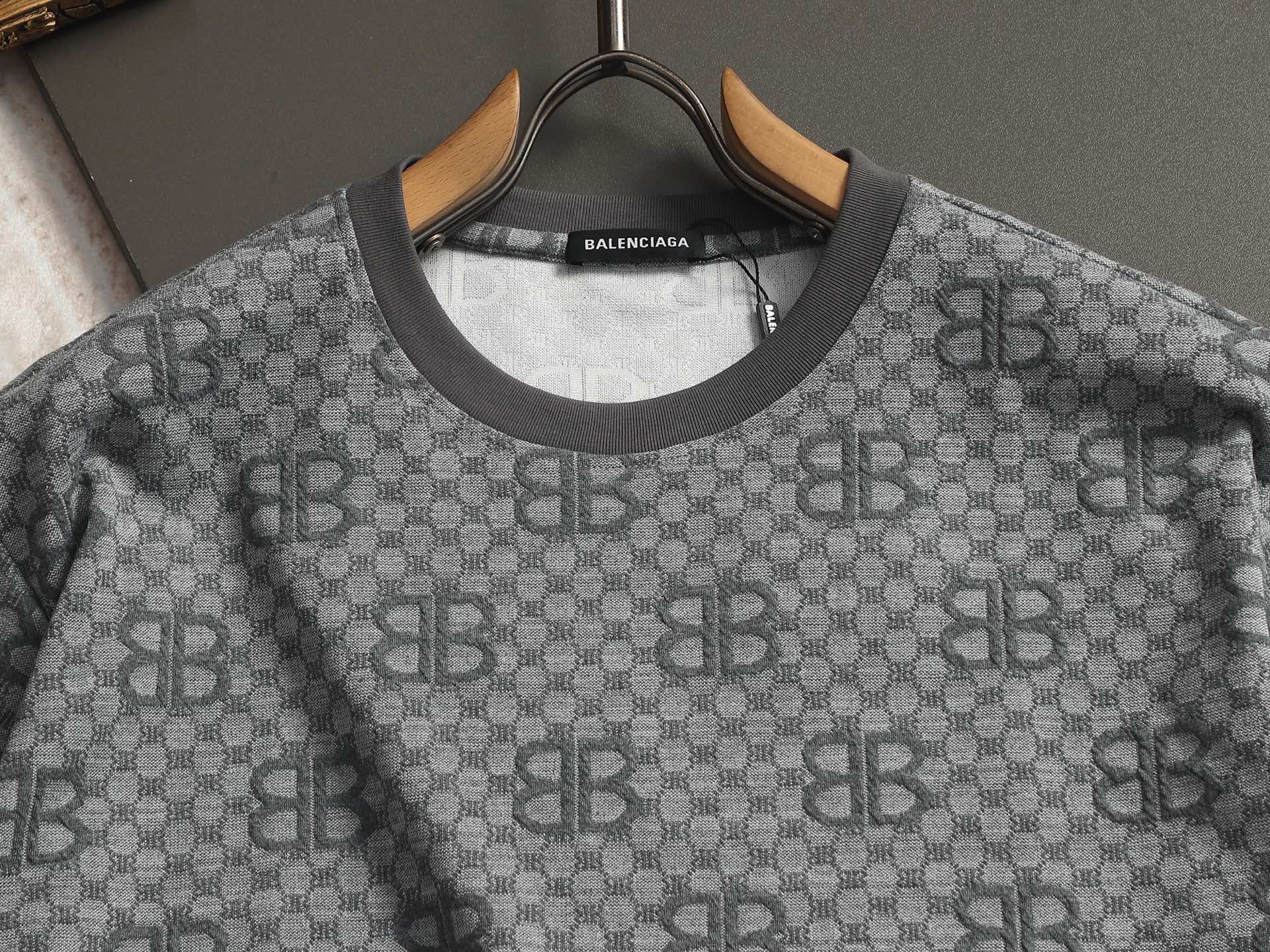 Balenciaga BALENCIAGA 巴黎世家 字母提花毛巾T恤 针织提花短袖 定制面料采用威化布织法