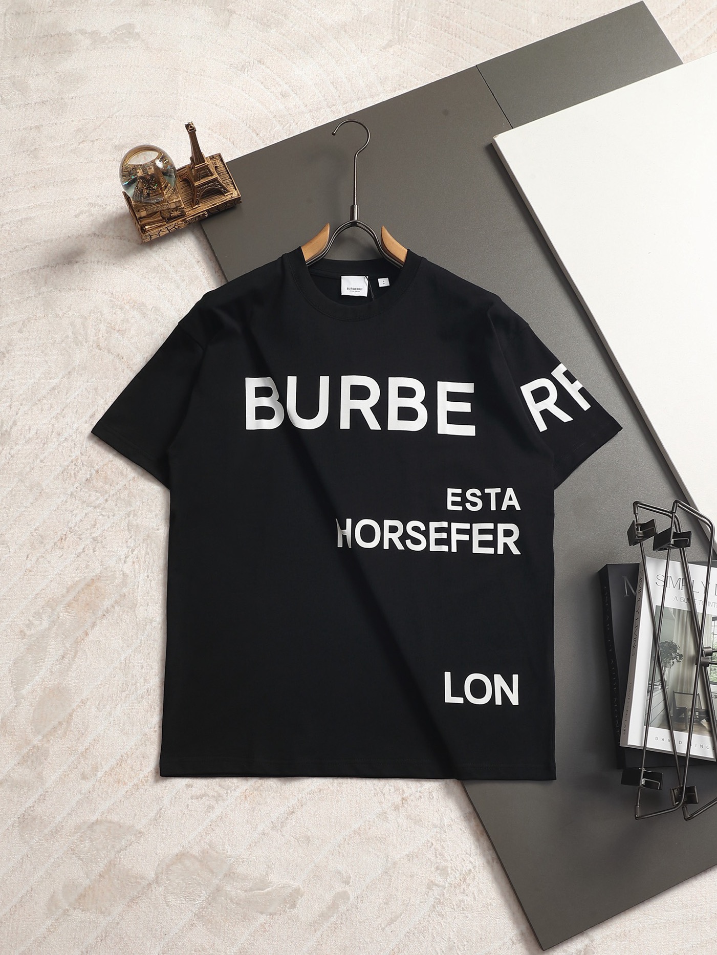 Burberry BURBERRY BBR 巴宝莉 新款独家限定 最新最 双杠英文字母印花logo 精美重工艺 280克洗水面料T恤作为奢侈界的龙头
