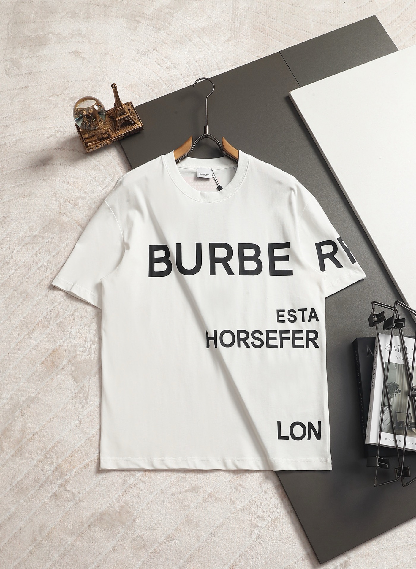 Burberry BURBERRY BBR 巴宝莉 新款独家限定 最新最 双杠英文字母印花logo 精美重工艺 280克洗水面料T恤作为奢侈界的龙头