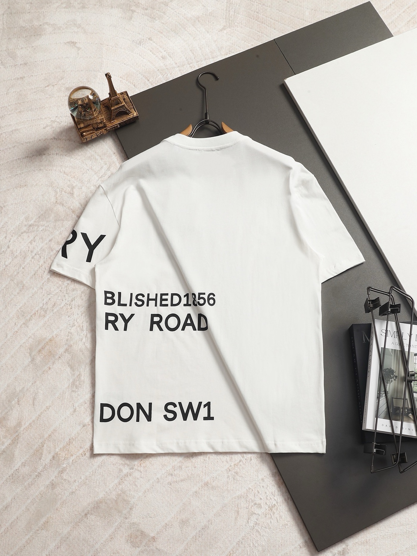 Burberry BURBERRY BBR 巴宝莉 新款独家限定 最新最 双杠英文字母印花logo 精美重工艺 280克洗水面料T恤作为奢侈界的龙头