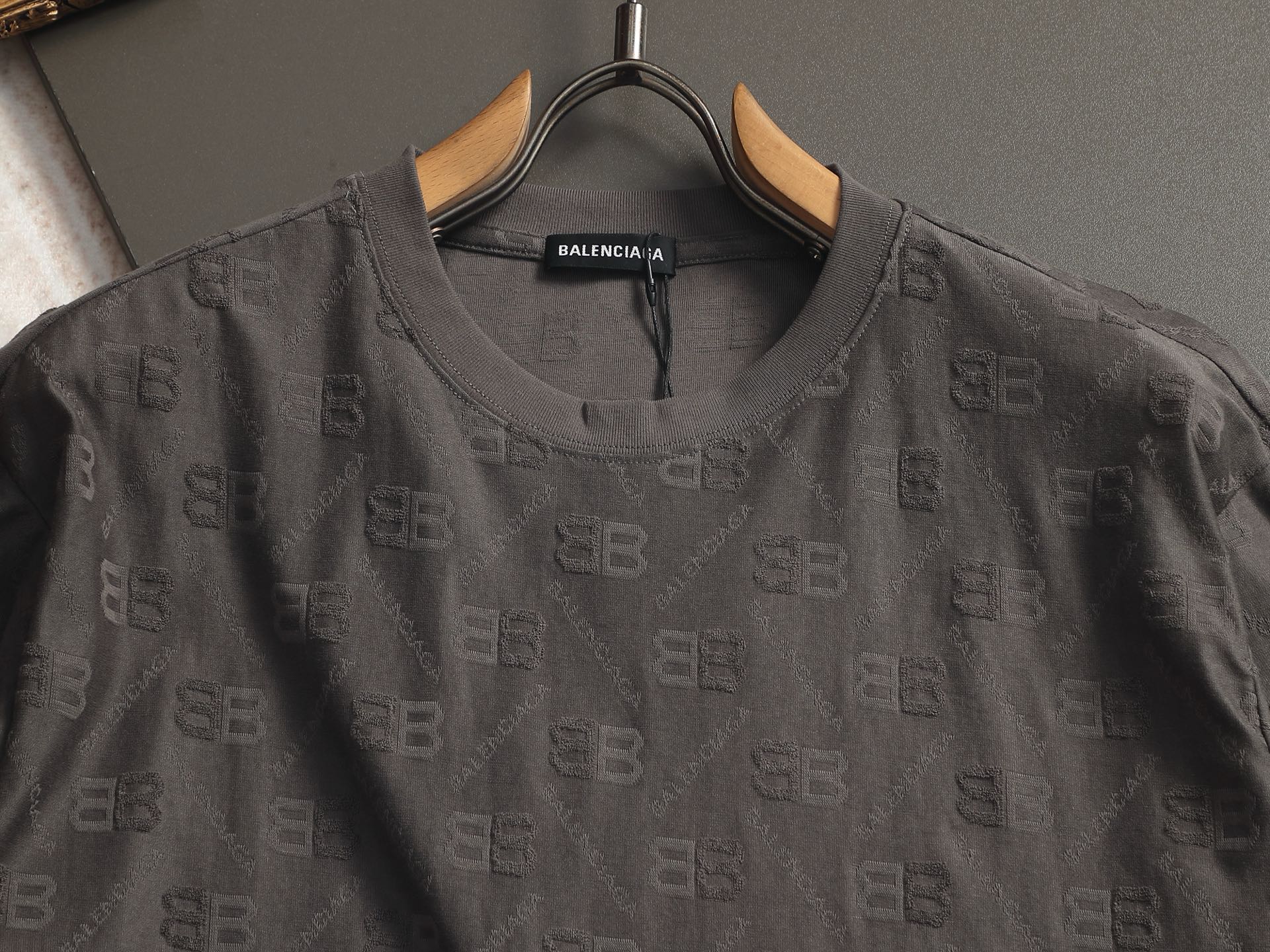 Balenciaga BALENCIAGA 巴黎世家 字母提花毛巾T恤 针织提花短袖 定制面料采用威化布织法