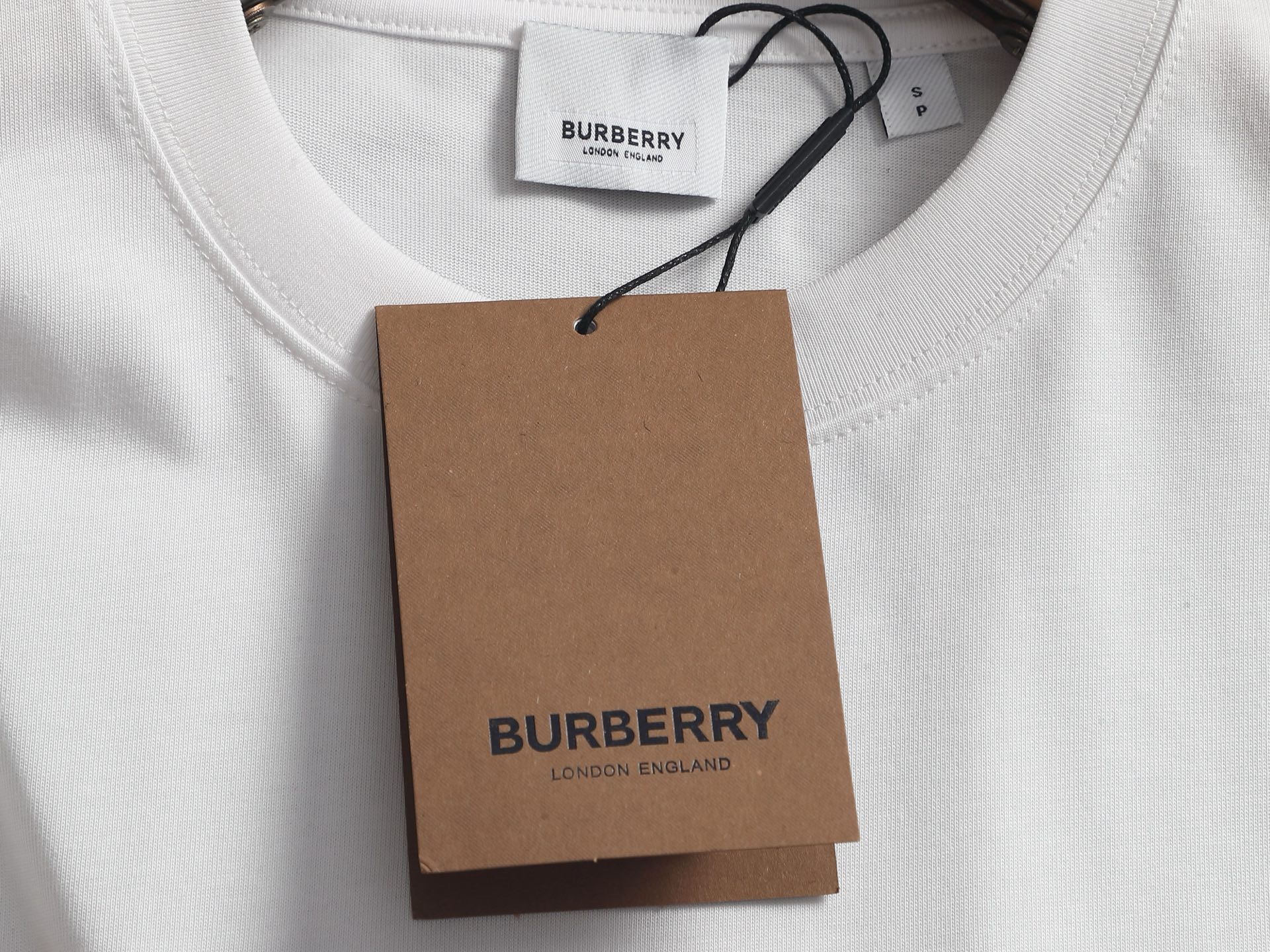 Burberry BBR 巴宝莉