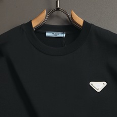 PRADA 普拉达 三角标字母升级,灵感源自八十年代复古原版面料 官方同款 定制 同缸染面料 手感非 PRADA 普拉达 三角标字母升级,灵感源自八十年代复古原版面料 官方同款 定制 同缸染面料 手感非