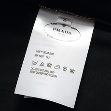 PRADA 普拉达 三角标字母升级,灵感源自八十年代复古原版面料 官方同款 定制 同缸染面料 手感非 PRADA 普拉达 三角标字母升级,灵感源自八十年代复古原版面料 官方同款 定制 同缸染面料 手感非