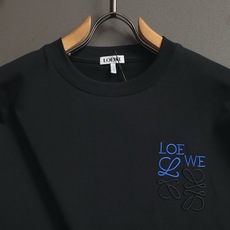 LOEWE/罗意威 260克圆领短袖T恤拼色刺绣🪡走线字母大LOGO工艺标识官方同步 高版本 高品质时 LOEWE/罗意威 260克圆领短袖T恤拼色刺绣🪡走线字母大LOGO工艺标识官方同步 高版本 高品质时