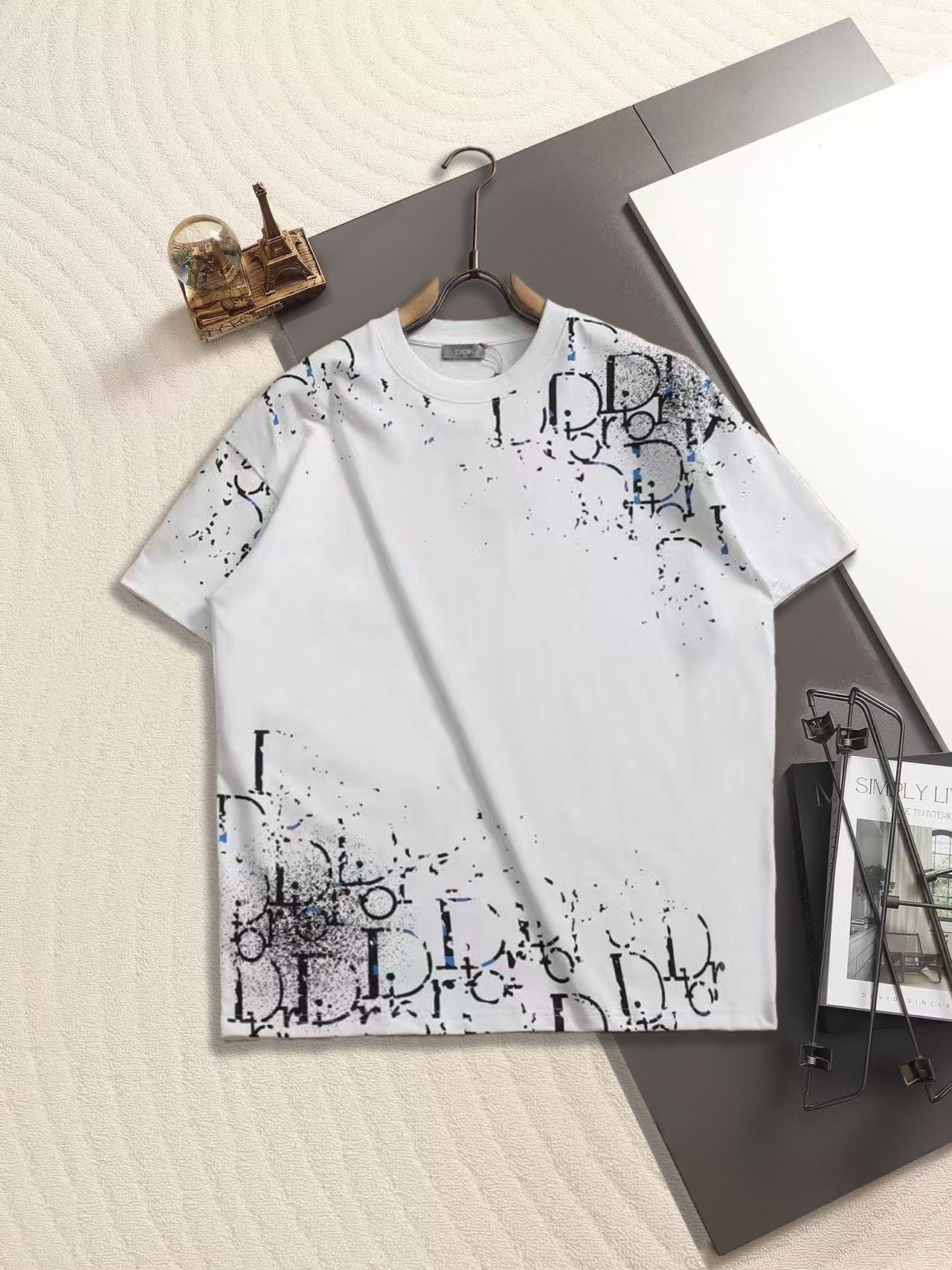 DIOR迪奥 CD经典字母喷墨Logo标识精致升级，灵感源自八十年代复古原版面料 官方同款 短袖T恤定制