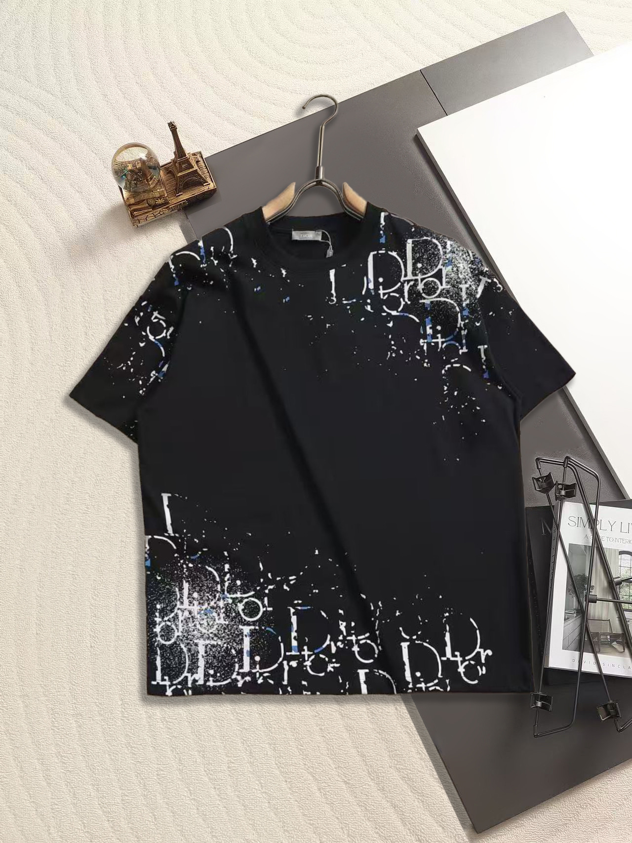 DIOR迪奥 CD经典字母喷墨Logo标识精致升级，灵感源自八十年代复古原版面料 官方同款 短袖T恤定制