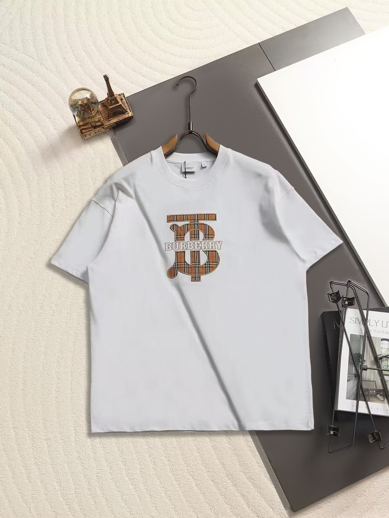 Burberry BBR 新款独家限定 巴宝莉 战马TB标格纹贴布字母刺绣 260g洗水面料T恤作为奢侈界的龙头