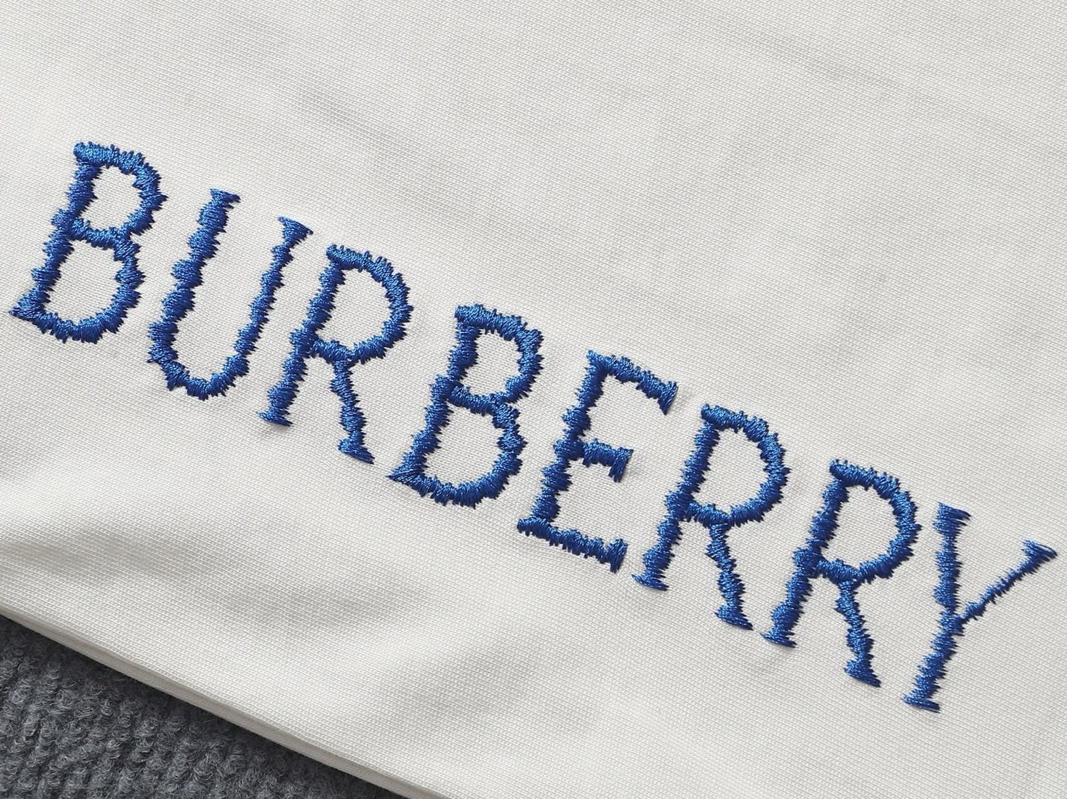 Burberry BURBERRY BBR 巴宝莉 微宽版型S~XL