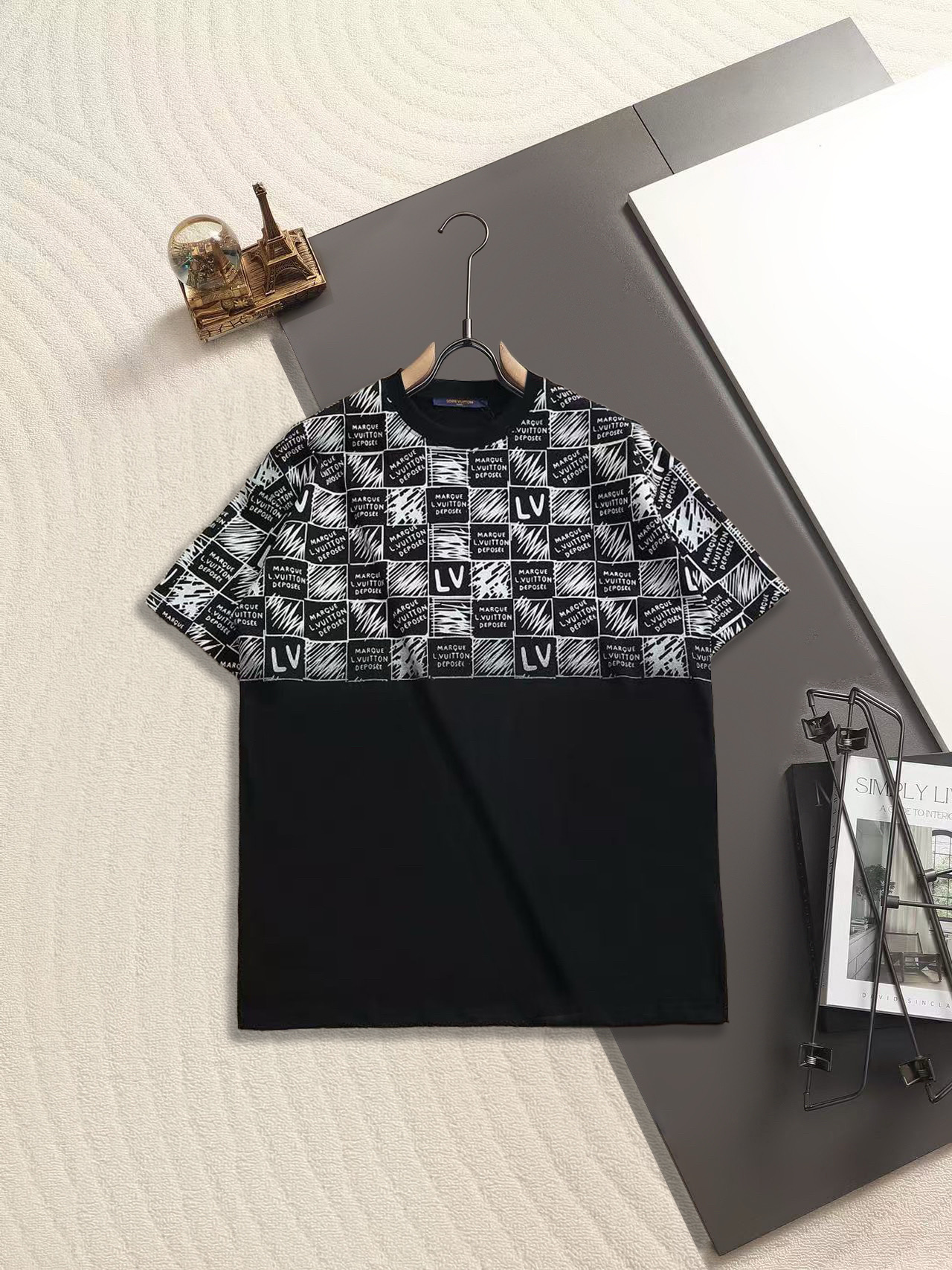Louis Vuitton Louis Vuitton 棋盘格拼接短袖 T 恤 路易威登秋冬涂鸦系列的标志性单品