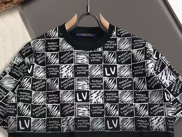 Louis Vuitton Louis Vuitton 棋盘格拼接短袖 T 恤 路易威登秋冬涂鸦系列的标志性单品