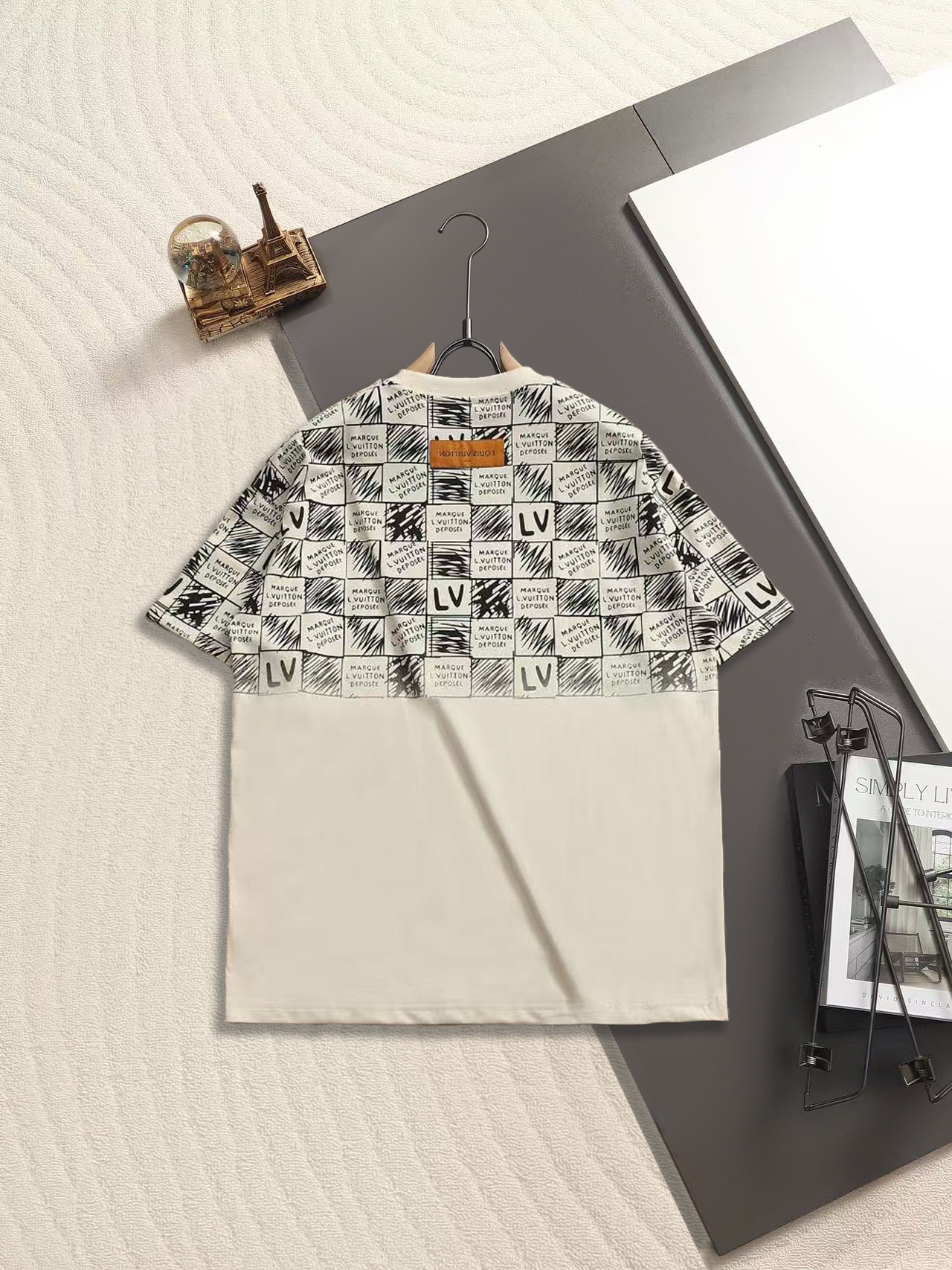 Louis Vuitton Louis Vuitton 棋盘格拼接短袖 T 恤 路易威登秋冬涂鸦系列的标志性单品