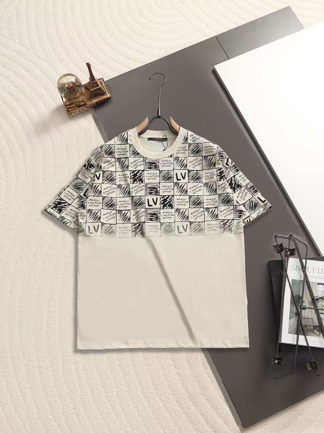 Louis Vuitton Louis Vuitton 棋盘格拼接短袖 T 恤 路易威登秋冬涂鸦系列的标志性单品