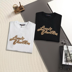 Louis Vuitton/路易威登 高级工艺立体刺绣工艺经典Logo标识精致升级,灵感源自八十年代复古 Louis Vuitton/路易威登 高级工艺立体刺绣工艺经典Logo标识精致升级,灵感源自八十年代复古