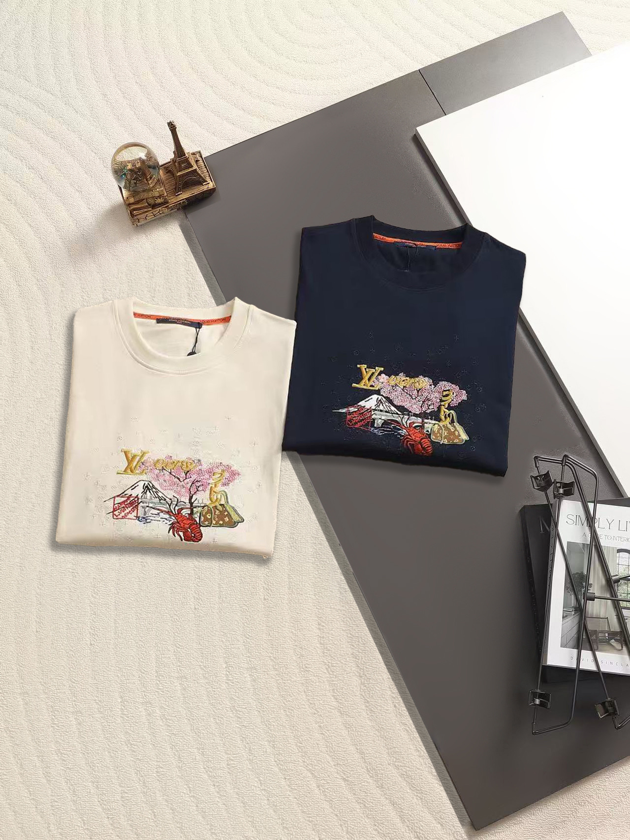 Louis Vuitton 路易威登（Louis Vuitton）日式元素刺绣地域限定款短袖 T 恤 核心设计融合了 LV 标识与日式标志性元素