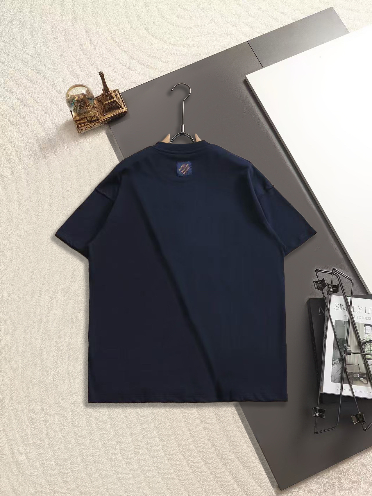 Louis Vuitton 路易威登（Louis Vuitton）日式元素刺绣地域限定款短袖 T 恤 核心设计融合了 LV 标识与日式标志性元素