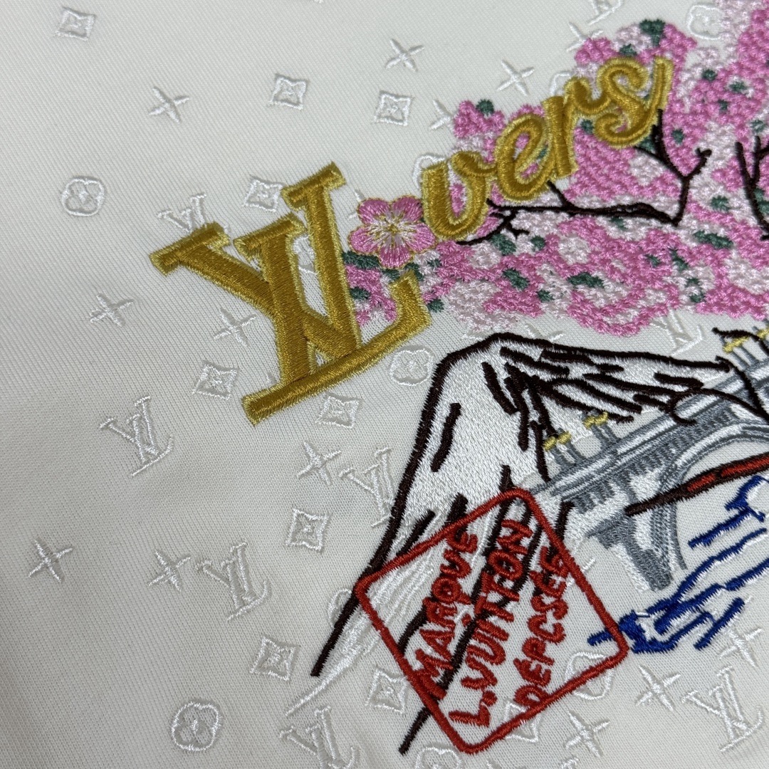 Louis Vuitton 路易威登（Louis Vuitton）日式元素刺绣地域限定款短袖 T 恤 核心设计融合了 LV 标识与日式标志性元素