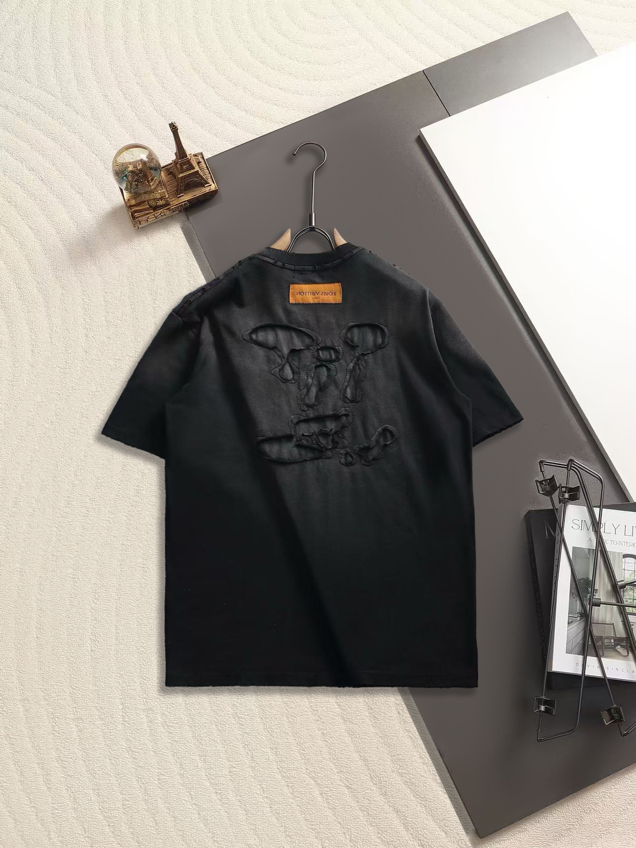 Louis Vuitton 𝗟𝗼𝘂𝗶𝘀 𝗩𝘂𝗶𝘁𝘁𝗼𝗻/路易威登2025秋季老花贴布刺绣 美式酸洗做旧激光烧花贴布绣情侣休闲带帽卫衣