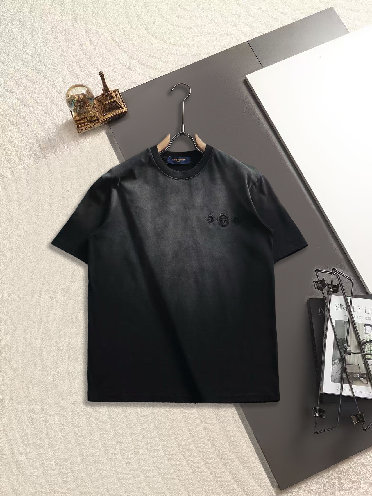 Louis Vuitton 𝗟𝗼𝘂𝗶𝘀 𝗩𝘂𝗶𝘁𝘁𝗼𝗻/路易威登2025秋季老花贴布刺绣 美式酸洗做旧激光烧花贴布绣情侣休闲带帽卫衣