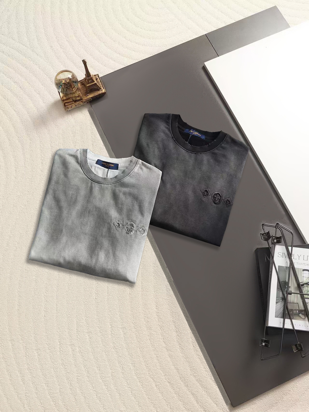 Louis Vuitton 𝗟𝗼𝘂𝗶𝘀 𝗩𝘂𝗶𝘁𝘁𝗼𝗻/路易威登2025秋季老花贴布刺绣 美式酸洗做旧激光烧花贴布绣情侣休闲带帽卫衣