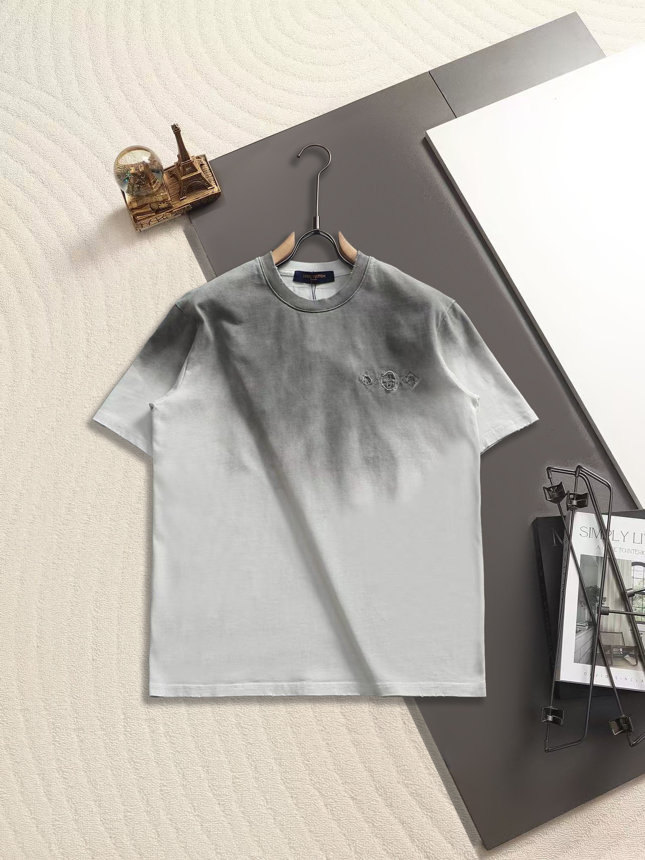 Louis Vuitton 𝗟𝗼𝘂𝗶𝘀 𝗩𝘂𝗶𝘁𝘁𝗼𝗻/路易威登2025秋季老花贴布刺绣 美式酸洗做旧激光烧花贴布绣情侣休闲带帽卫衣