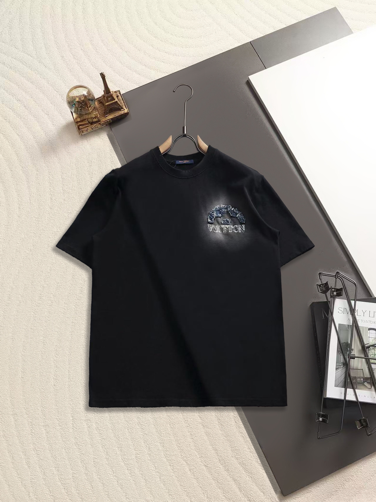 Louis Vuitton 𝗟𝗼𝘂𝗶𝘀 𝗩𝘂𝗶𝘁𝘁𝗼𝗻/路易威登2025秋季老花贴布刺绣 美式酸洗做旧激光烧花贴布绣情侣休闲带帽卫衣