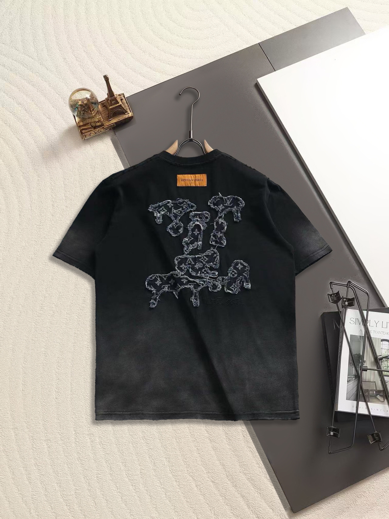 Louis Vuitton 𝗟𝗼𝘂𝗶𝘀 𝗩𝘂𝗶𝘁𝘁𝗼𝗻/路易威登2025秋季老花贴布刺绣 美式酸洗做旧激光烧花贴布绣情侣休闲带帽卫衣