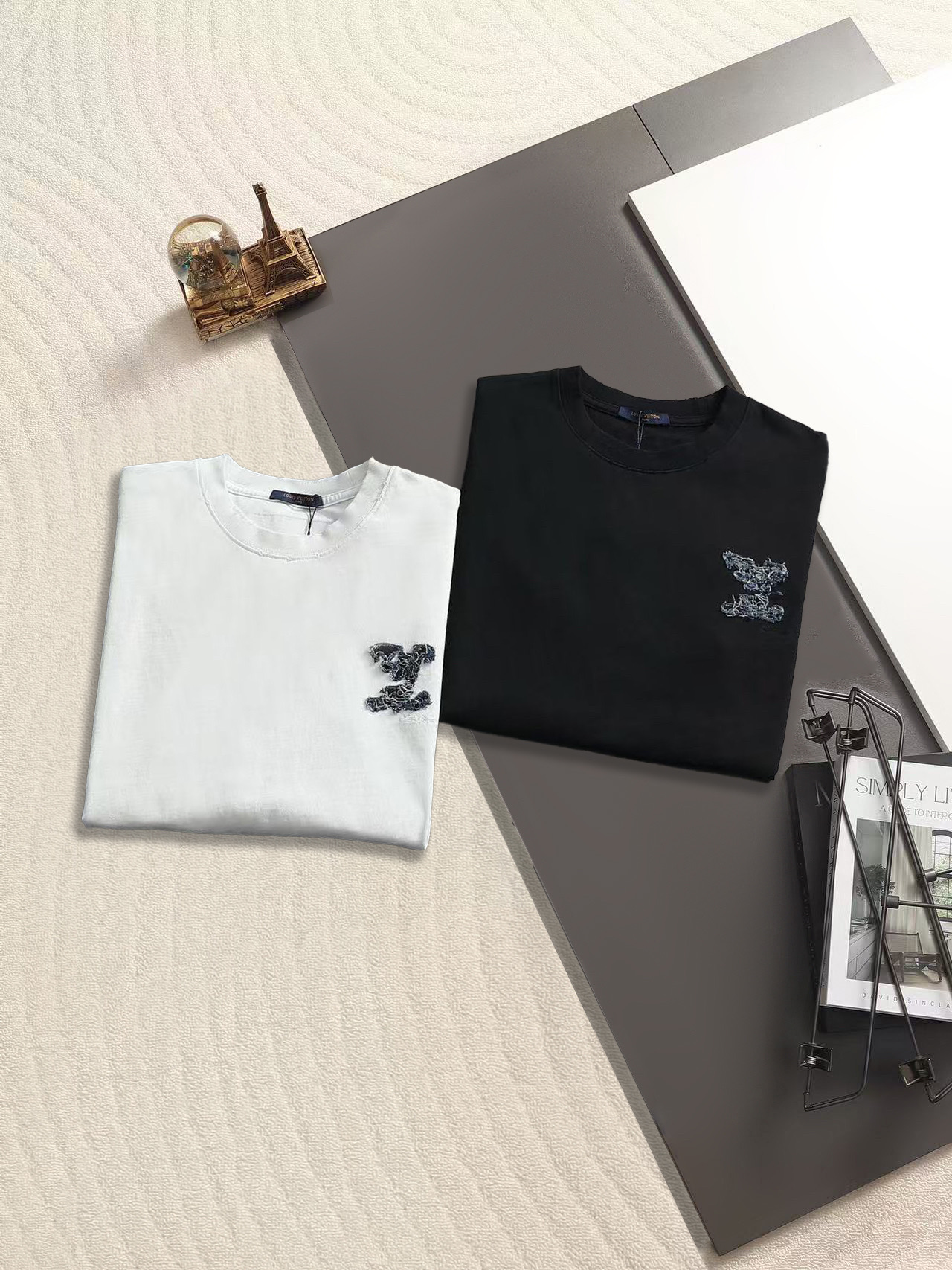 Louis Vuitton 𝗟𝗼𝘂𝗶𝘀 𝗩𝘂𝗶𝘁𝘁𝗼𝗻/路易威登2025秋季老花贴布刺绣 美式酸洗做旧激光烧花贴布绣情侣休闲带帽卫衣