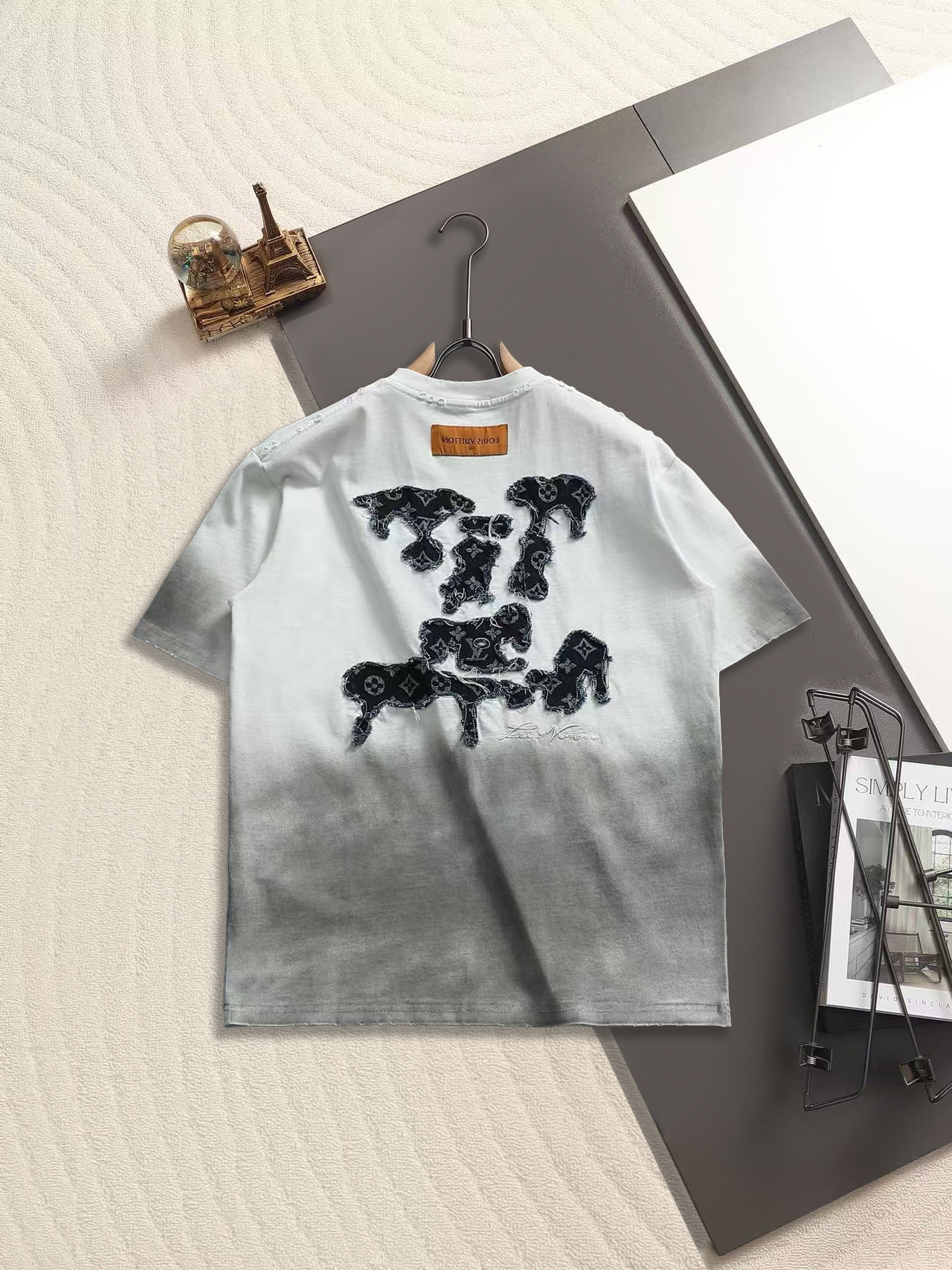 Louis Vuitton 𝗟𝗼𝘂𝗶𝘀 𝗩𝘂𝗶𝘁𝘁𝗼𝗻/路易威登2025秋季老花贴布刺绣 美式酸洗做旧激光烧花贴布绣情侣休闲带帽卫衣