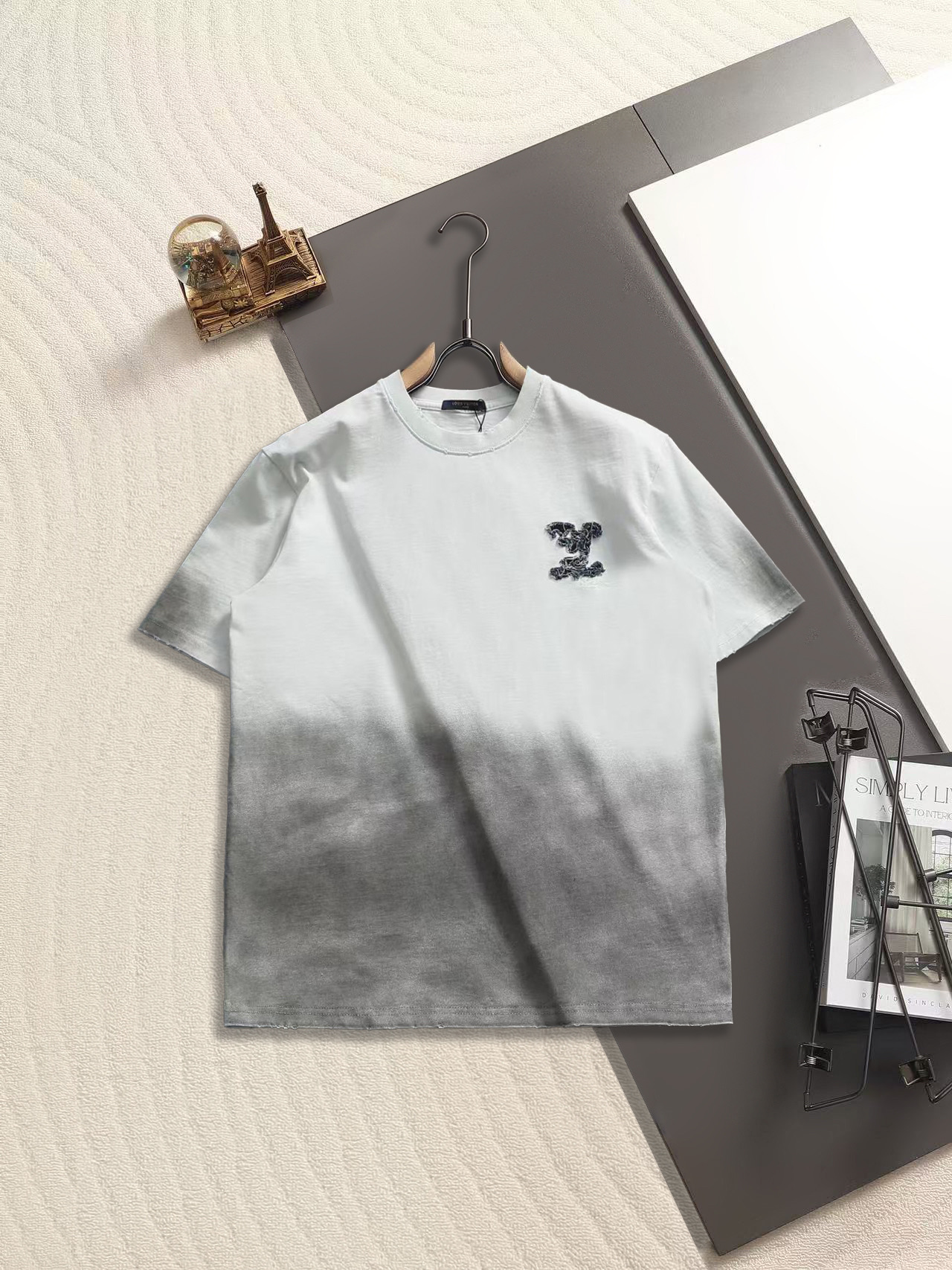 Louis Vuitton 𝗟𝗼𝘂𝗶𝘀 𝗩𝘂𝗶𝘁𝘁𝗼𝗻/路易威登2025秋季老花贴布刺绣 美式酸洗做旧激光烧花贴布绣情侣休闲带帽卫衣