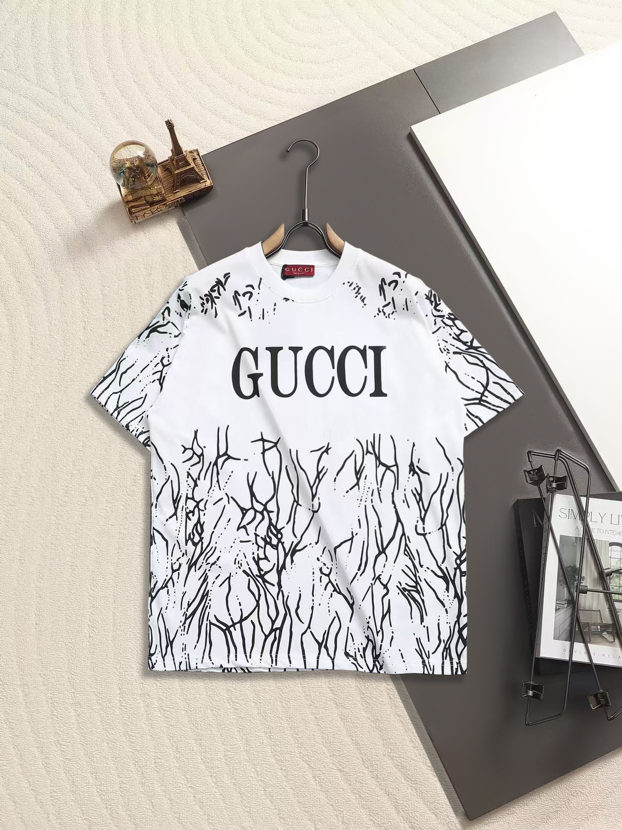 gucci   26SS古驰春夏最新款胸口logo 双G字母印花  圆领时尚短袖T恤，官网同步，专柜纯棉