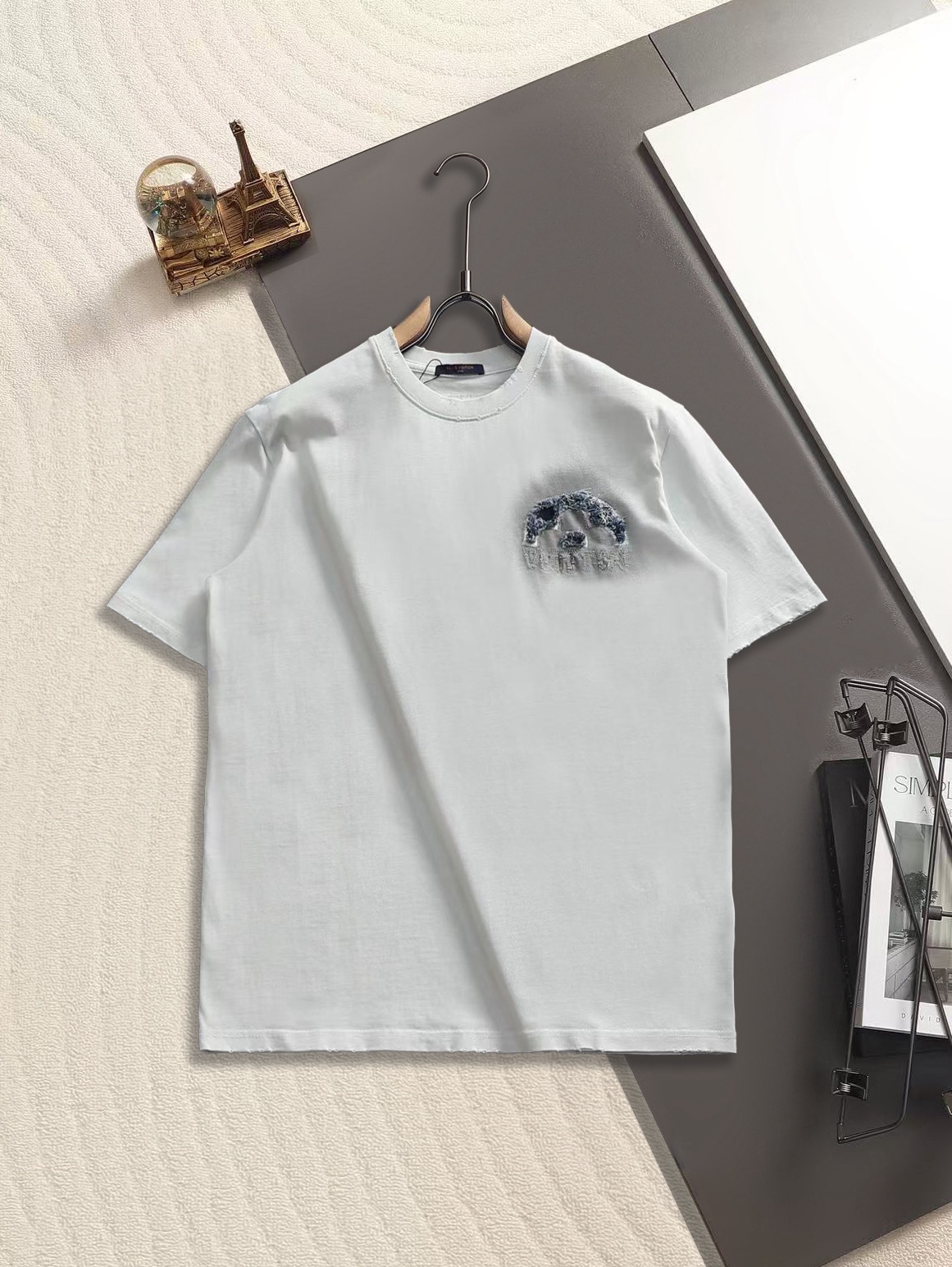 Louis Vuitton 𝗟𝗼𝘂𝗶𝘀 𝗩𝘂𝗶𝘁𝘁𝗼𝗻/路易威登2025秋季老花贴布刺绣 美式酸洗做旧激光烧花贴布绣情侣休闲带帽卫衣