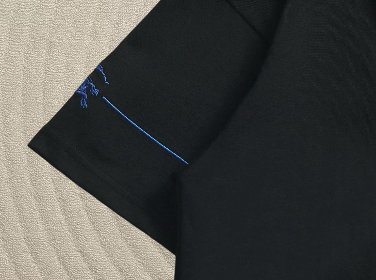 Burberry 高品质 BUR 巴宝莉最新蓝色立体骑士战马刺绣短袖 面料采用纯棉精梳棉260g面料